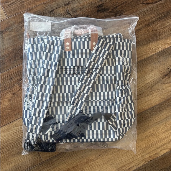 Thirty One Journey Backpack- Navy Oasis - Picture 4 of 14